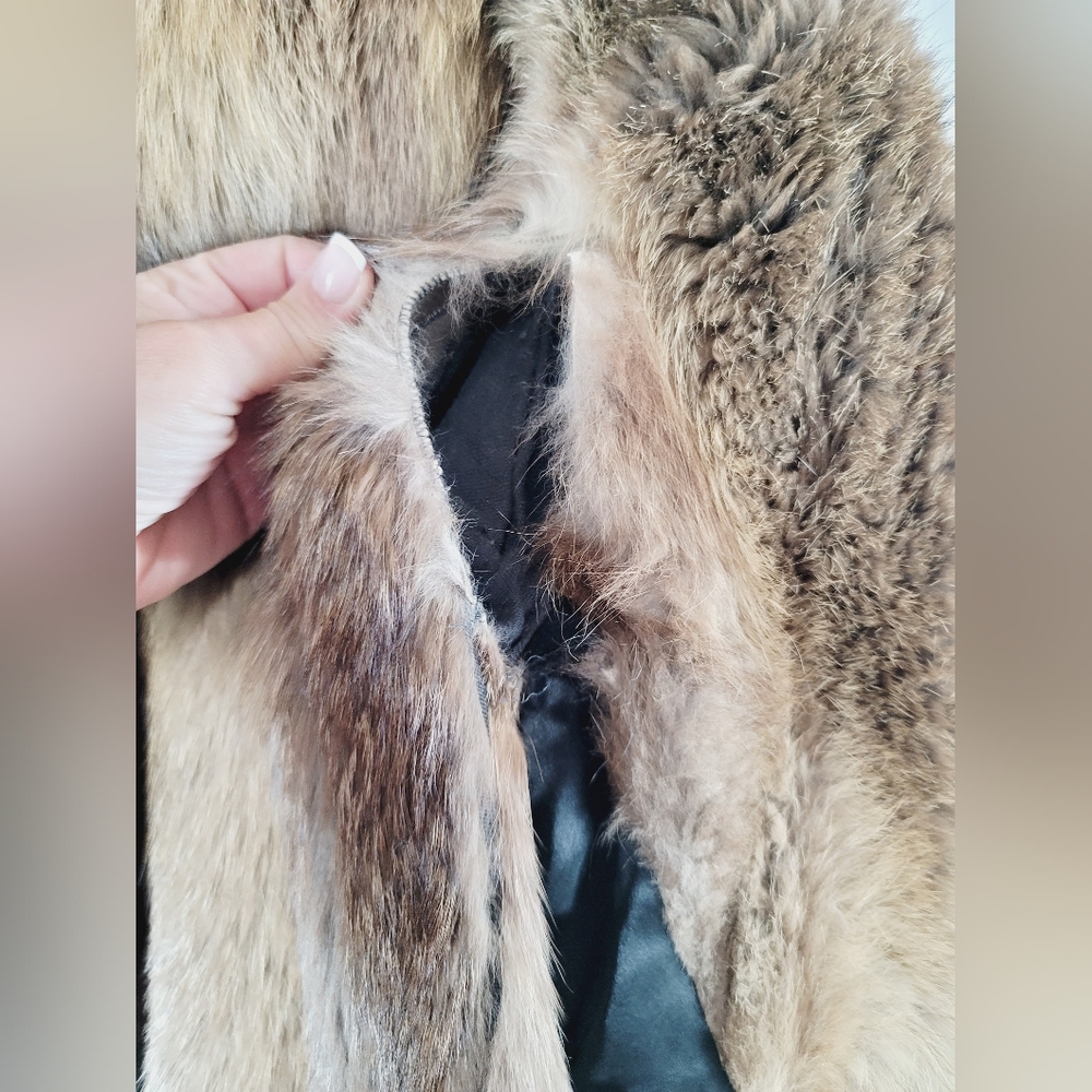 VINTAGE RACCOON FUR COAT, SIZE SMALL - Picture 5 of 5